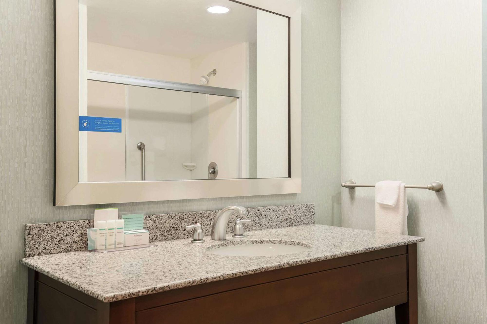 Hampton Inn & Suites Wheeling - The Highlands Triadelphia Bagian luar foto