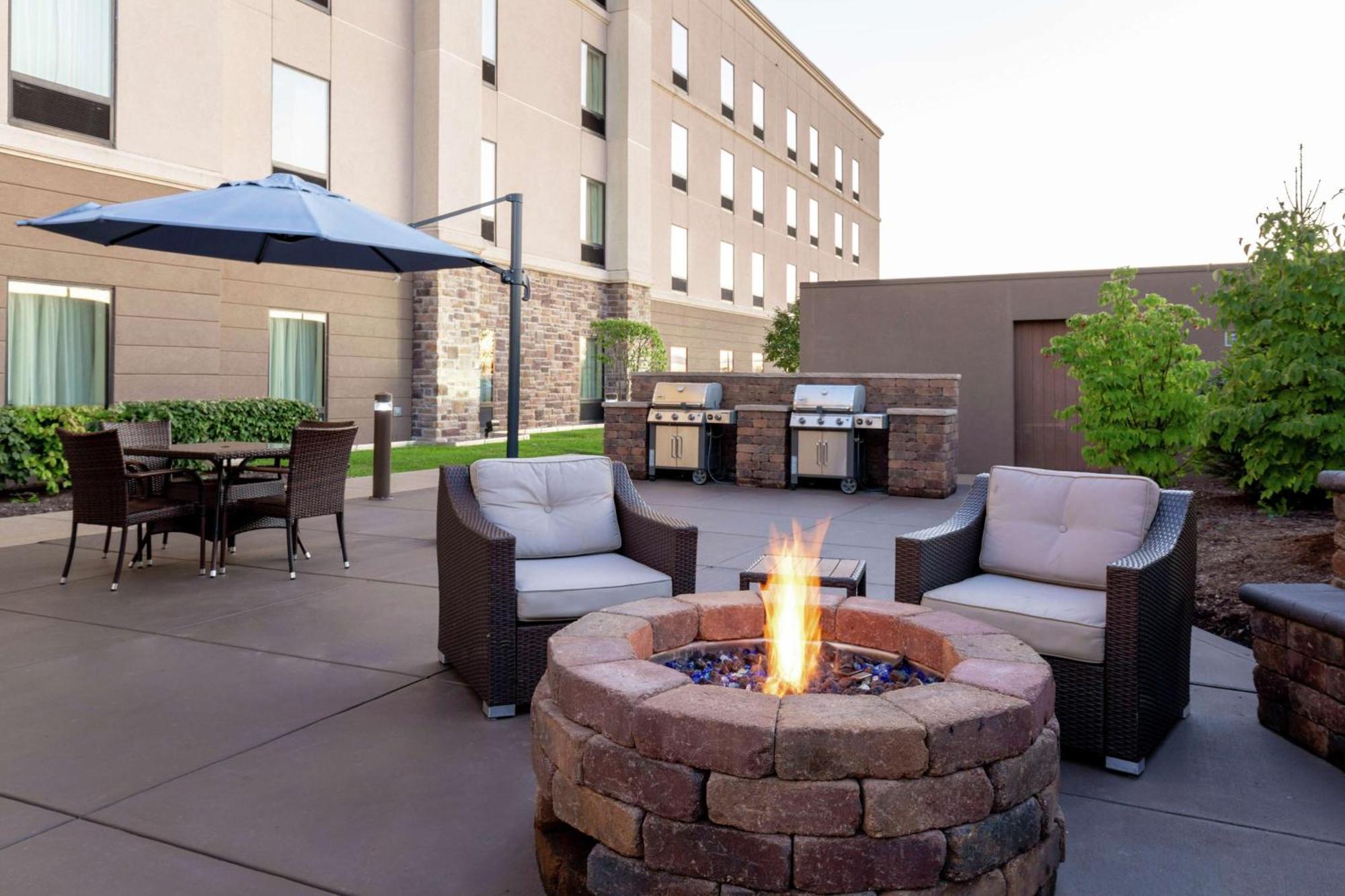 Hampton Inn & Suites Wheeling - The Highlands Triadelphia Bagian luar foto